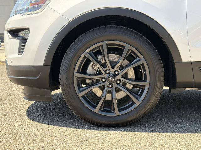 Certified 2018 Ford Explorer XLT w/ Equipment Group 202A FWD image 29