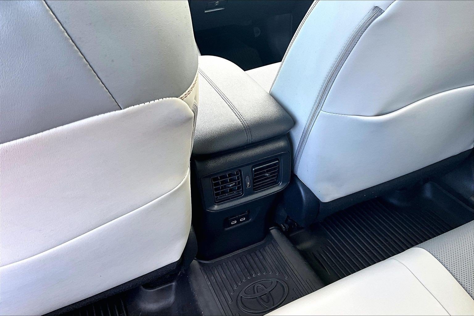 Used 2023 Toyota RAV4 Limited AWD/4WD image 10