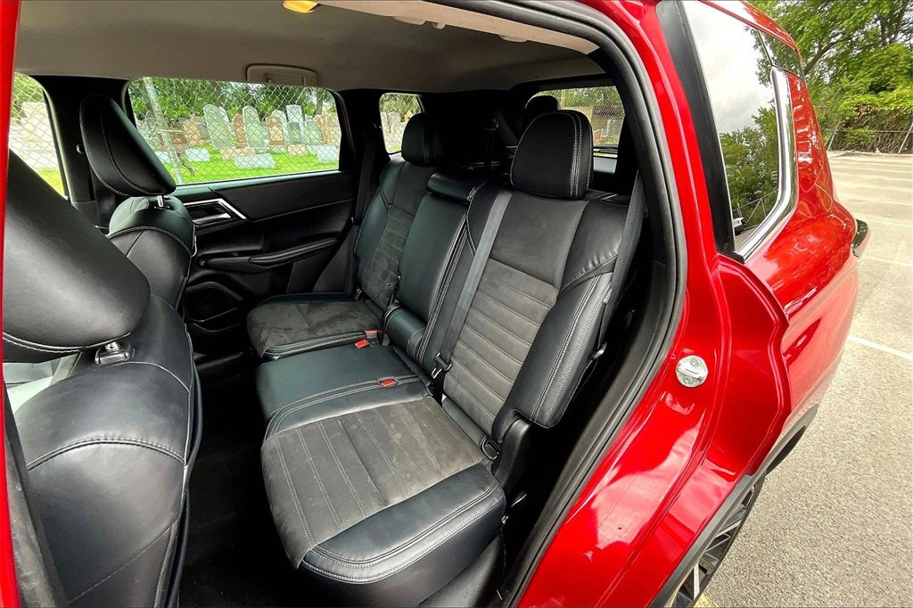 Used 2023 Mitsubishi Outlander SE image 24