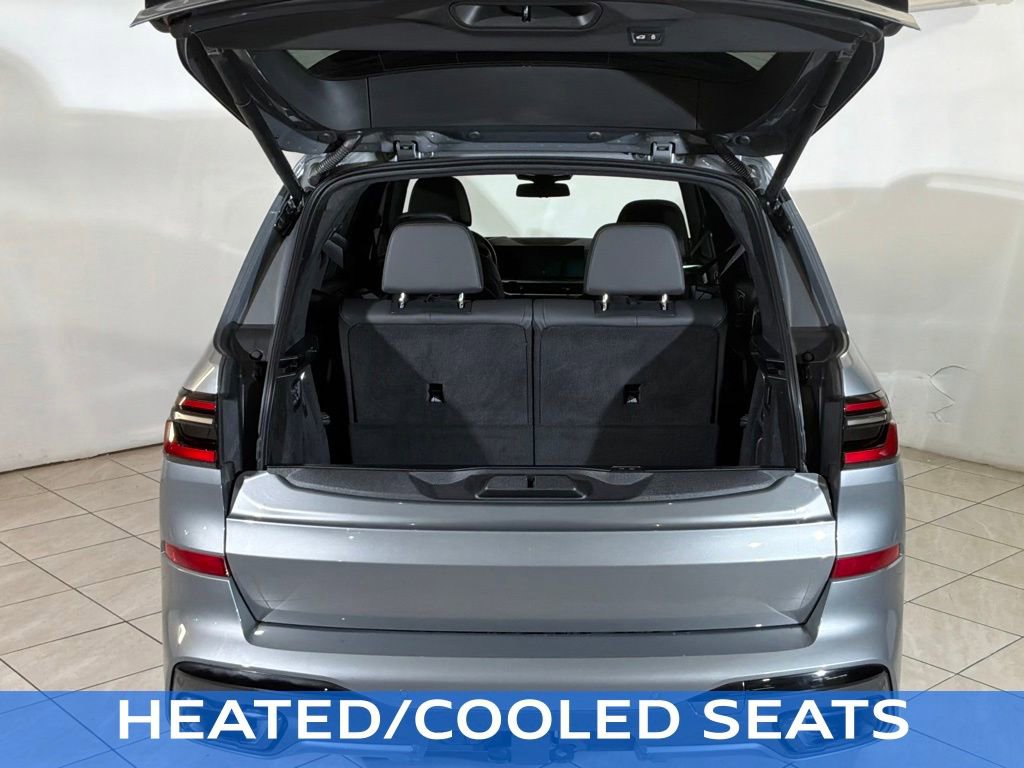 Used 2023 BMW X7 xDrive40i w/ Executive Package image 22