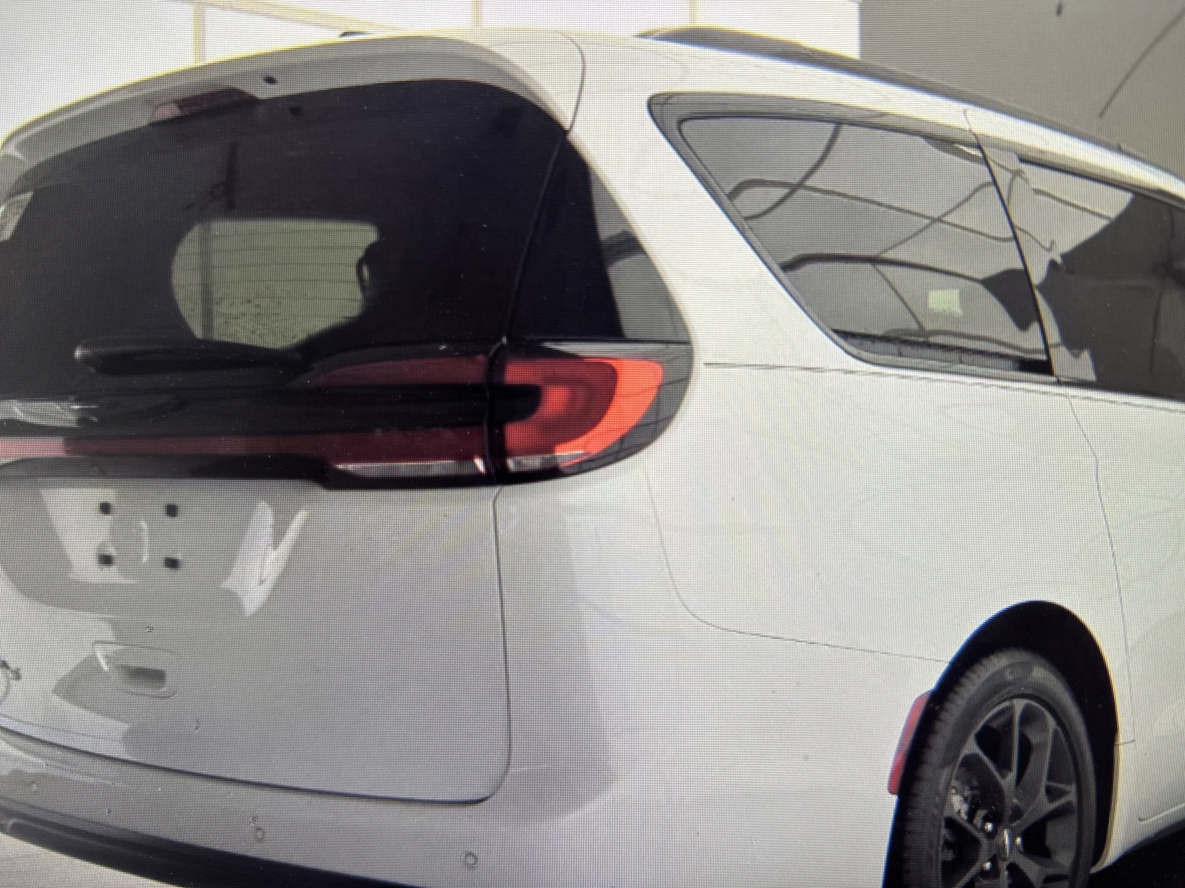 Used 2024 Chrysler Pacifica Touring-L w/ S Appearance Package FWD image 9