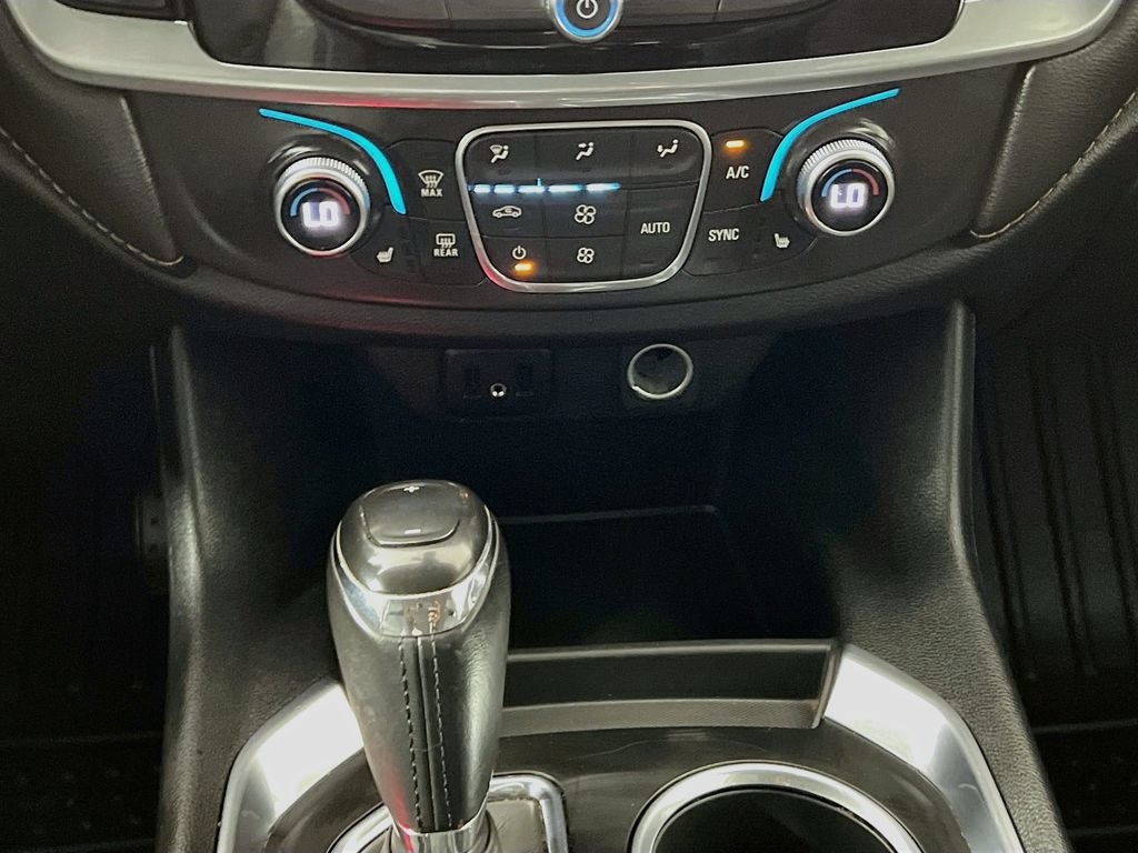 Used 2019 Chevrolet Traverse LT w/ LT Premium Package AWD/4WD image 20