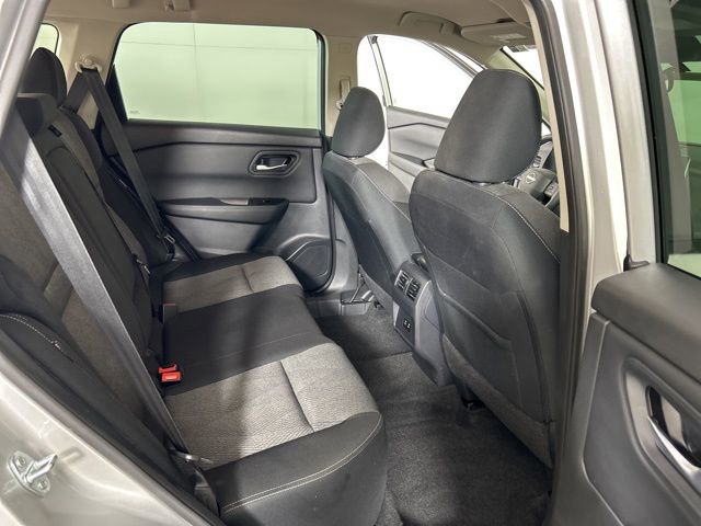 Used 2025 Nissan Rogue SV AWD/4WD image 17