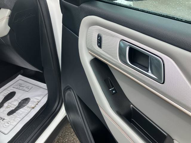 Certified 2025 Ford Explorer Active w/ Active Comfort Package RWD image 13