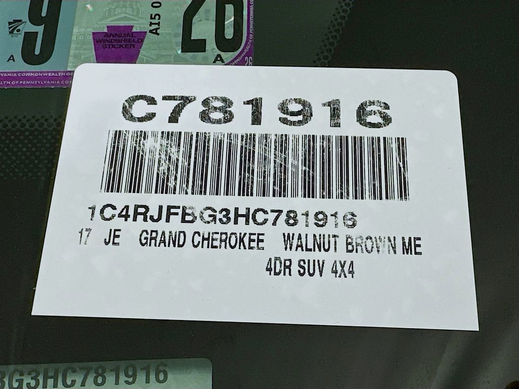 Used 2017 Jeep Grand Cherokee Limited AWD/4WD image 28