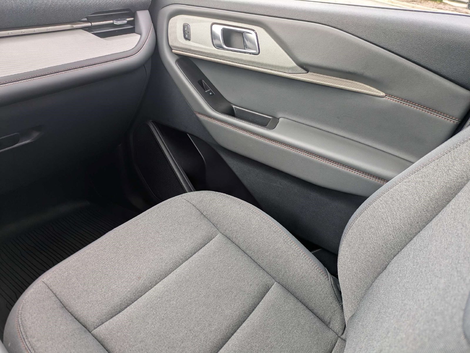 Certified 2026 Ford Explorer Active RWD image 18