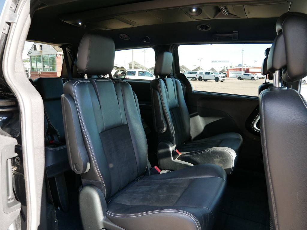 Used 2019 Dodge Grand Caravan SXT w/ Driver Convenience Group FWD image 9