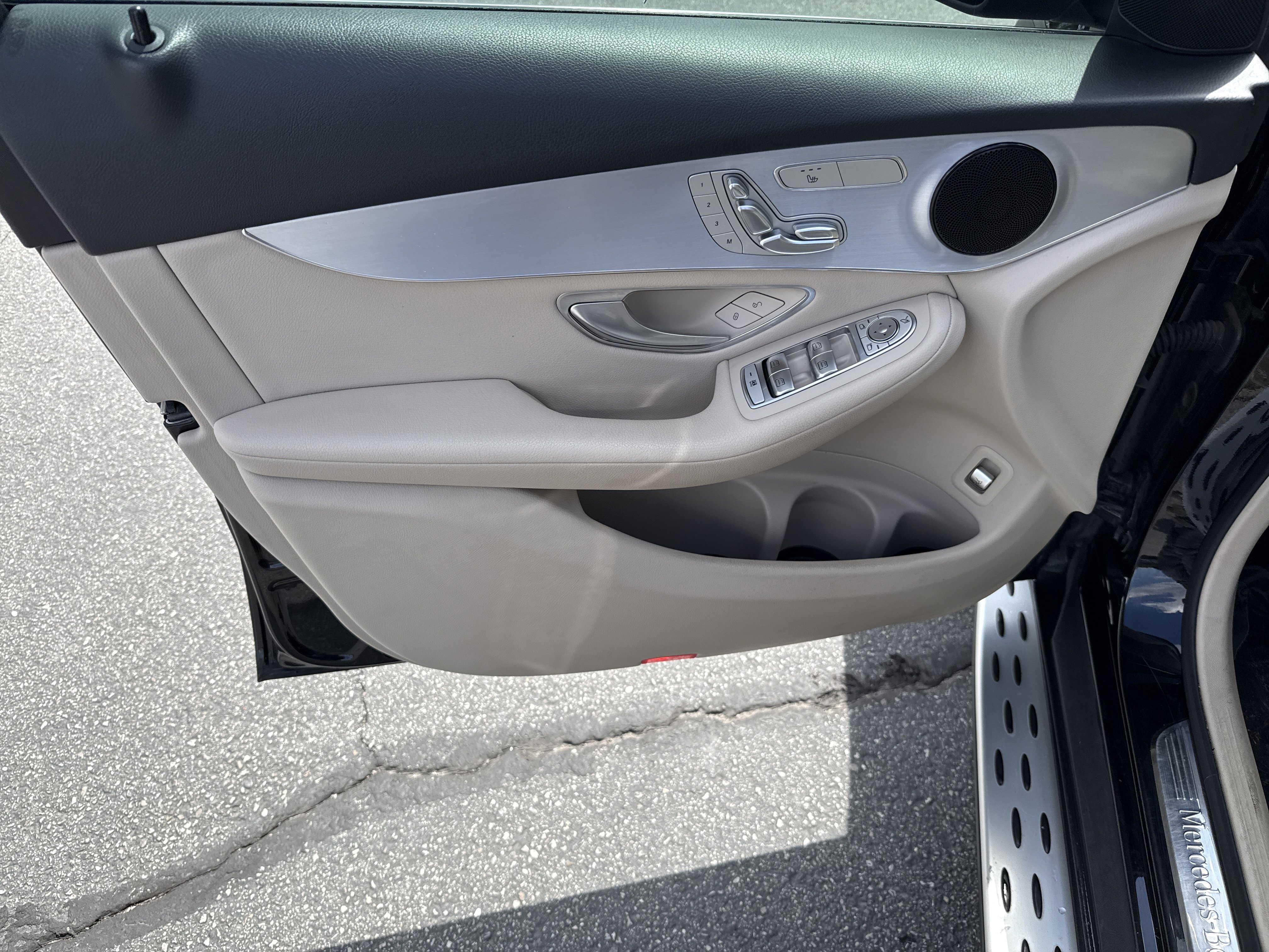 Used 2019 Mercedes-Benz GLC 300 4MATIC image 15