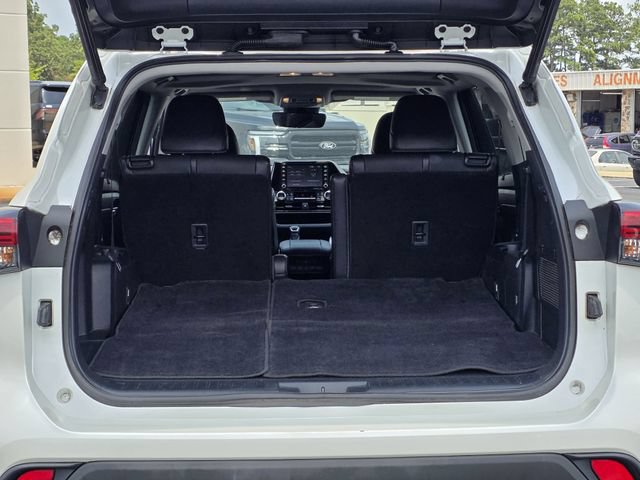 Used 2021 Toyota Highlander XLE FWD image 30