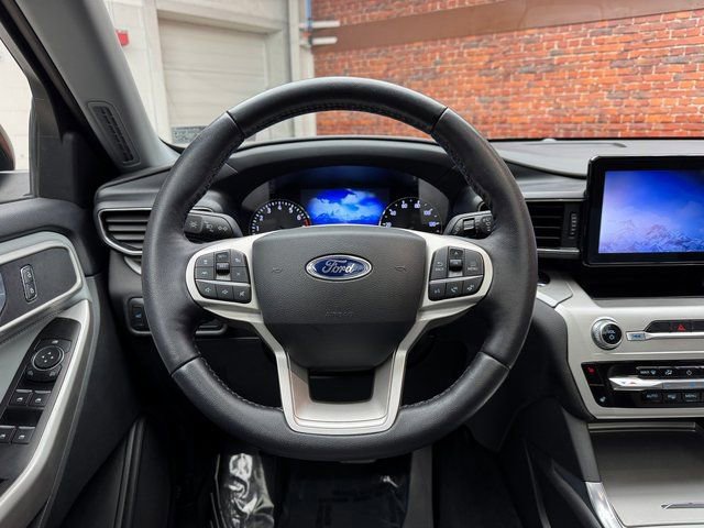 Certified 2022 Ford Explorer XLT w/ Equipment Group 202A image 15