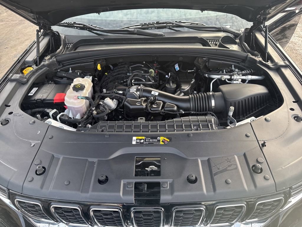 Used 2023 Jeep Grand Cherokee Limited image 51