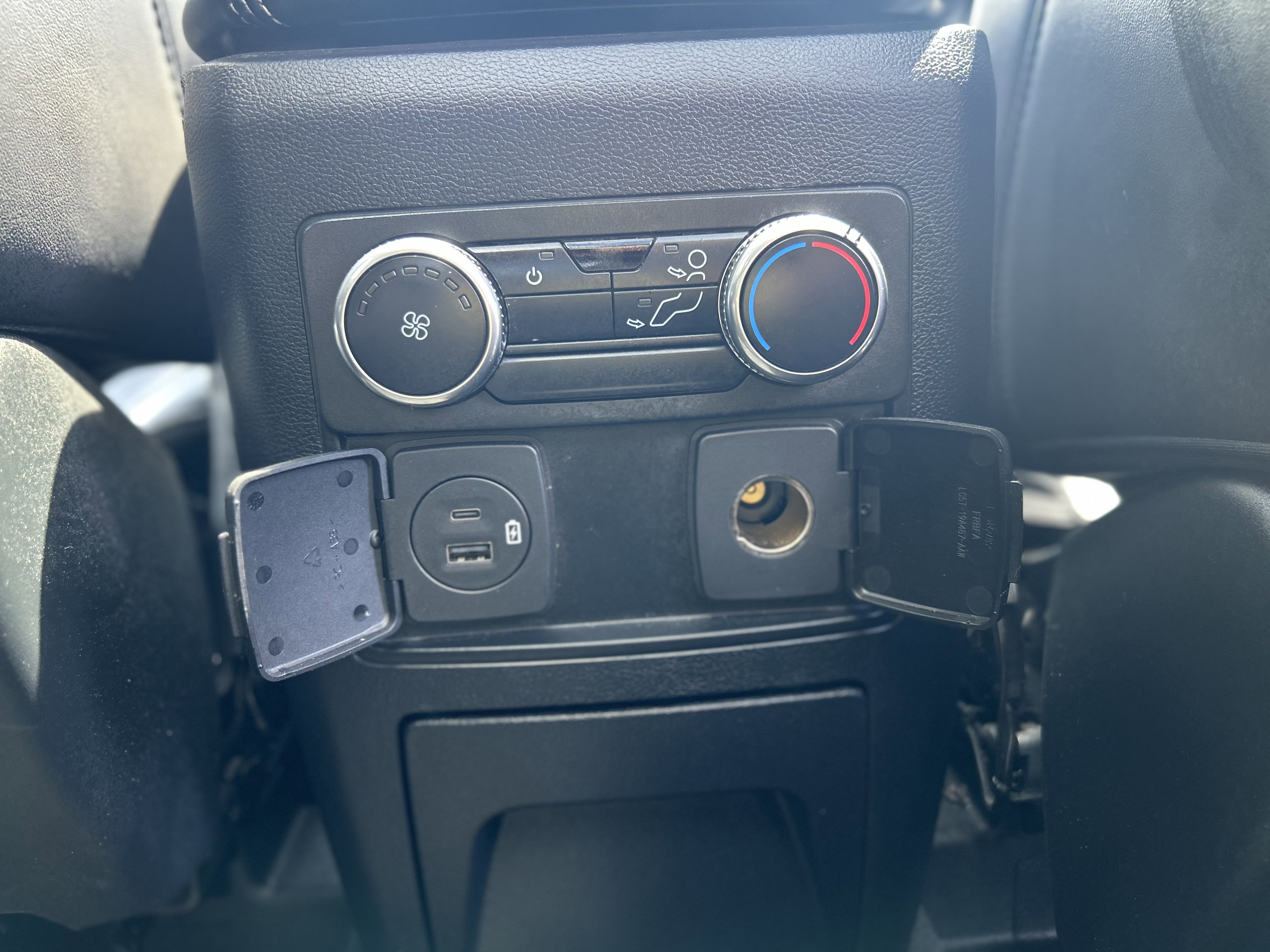 Certified 2022 Ford Explorer XLT w/ Equipment Group 202A image 33