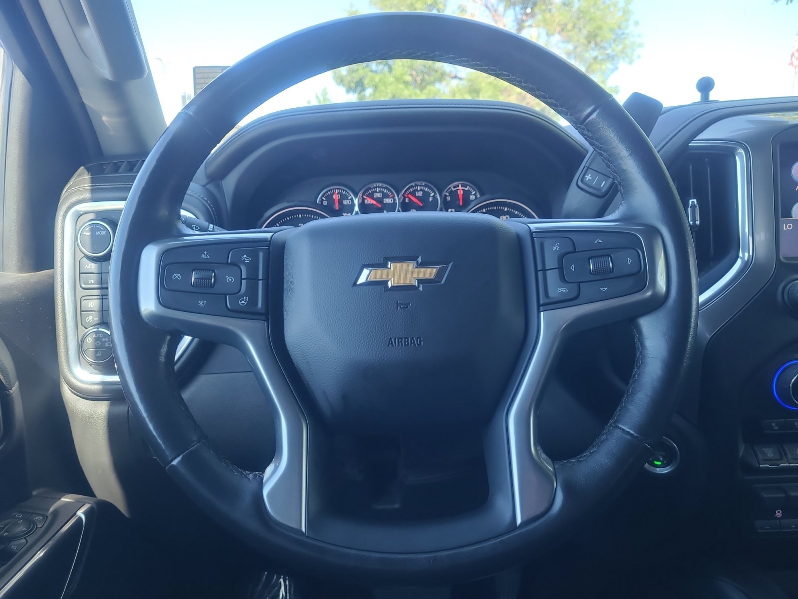 Used 2022 Chevrolet Silverado 2500 LTZ w/ LTZ Plus Package AWD/4WD image 9