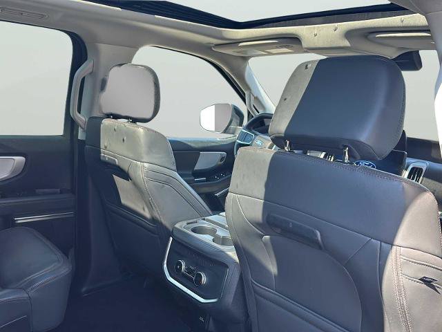 Certified 2025 Ford Expedition Active AWD/4WD image 33