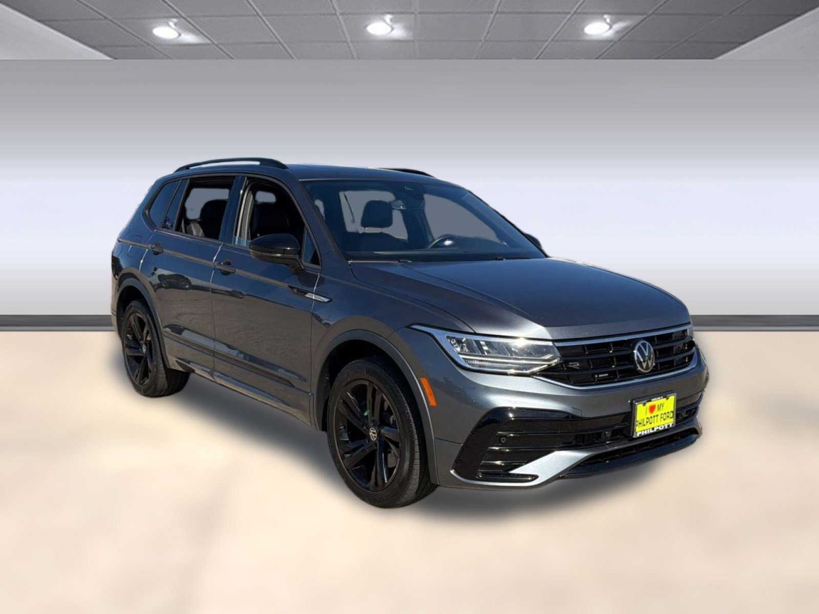 Used 2023 Volkswagen Tiguan SE R-Line image 6