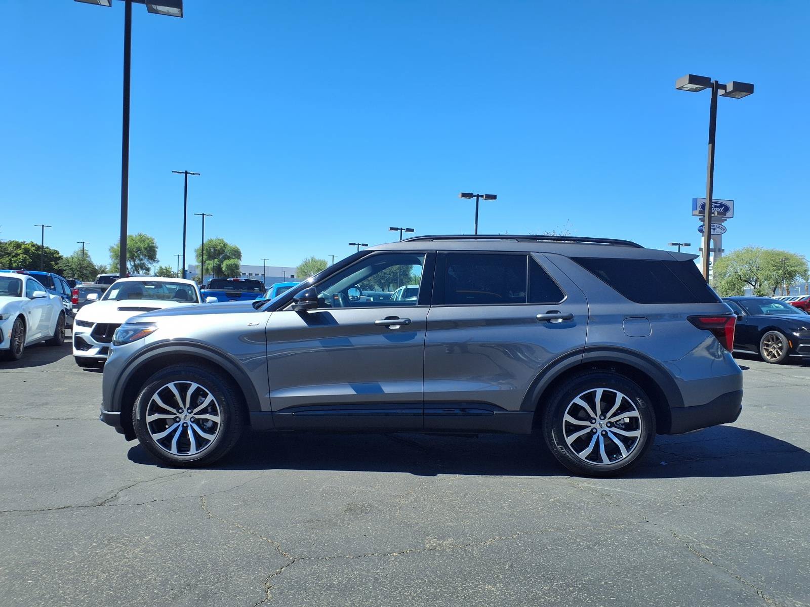 Certified 2025 Ford Explorer ST-Line RWD image 3