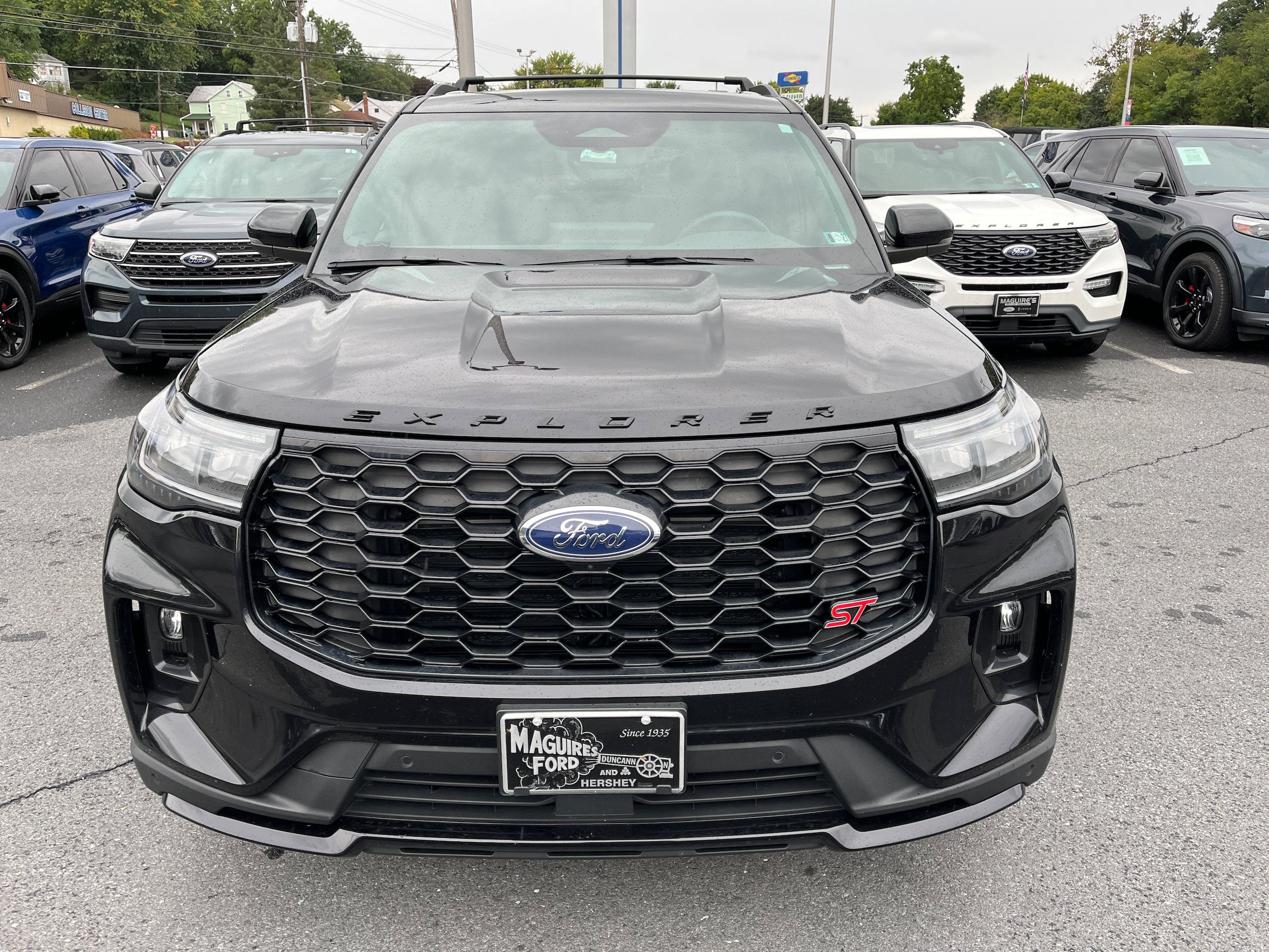 Certified 2025 Ford Explorer ST AWD/4WD image 3
