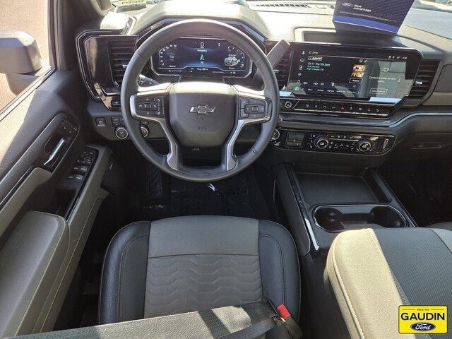 Used 2024 Chevrolet Silverado 2500 ZR2 w/ Technology Package AWD/4WD image 13