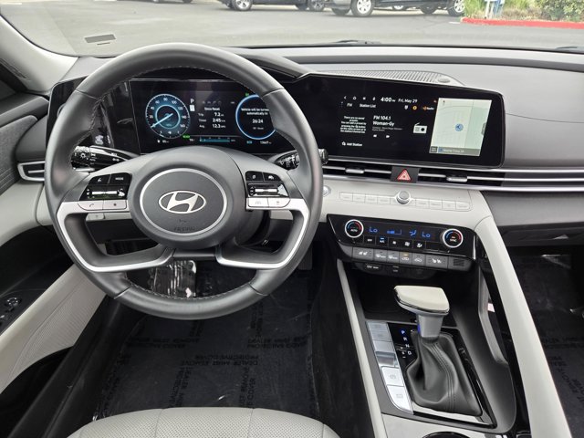 Used 2025 Hyundai Elantra Limited FWD image 11