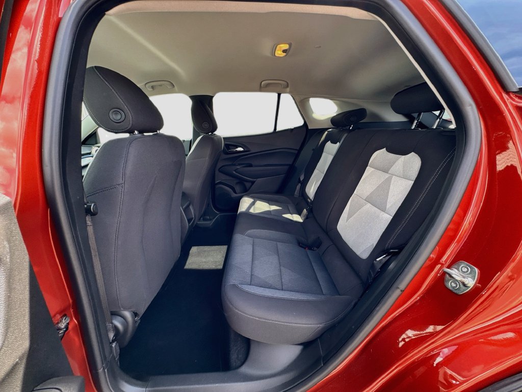 Used 2024 Chevrolet Trax LS w/ LS Convenience Package FWD image 23