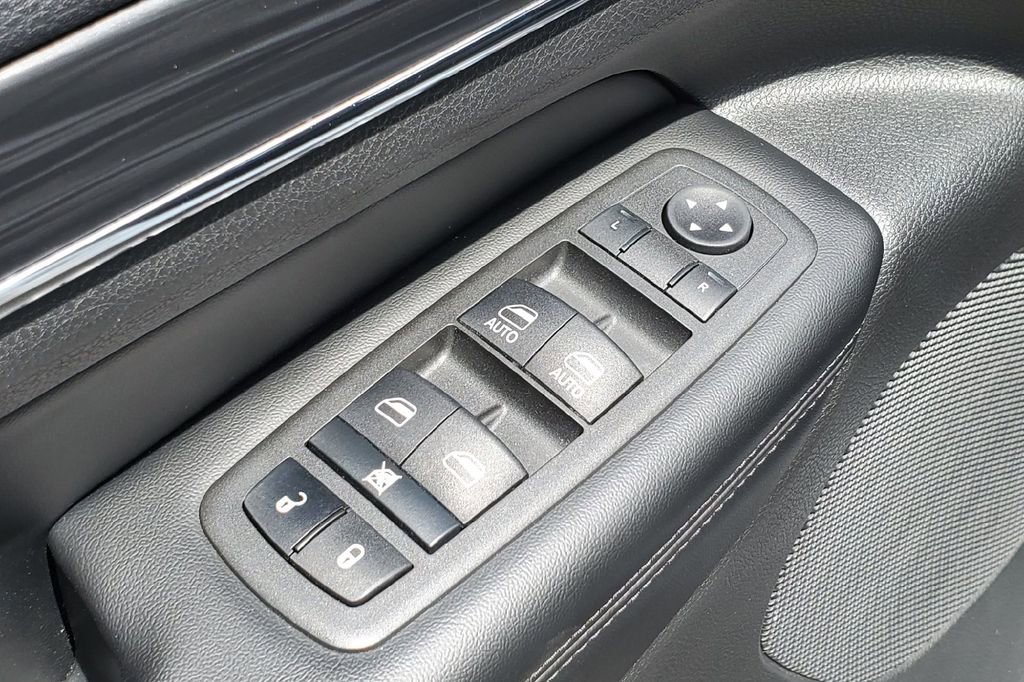 Used 2022 Jeep Grand Cherokee Limited w/ Tech Group RWD image 14