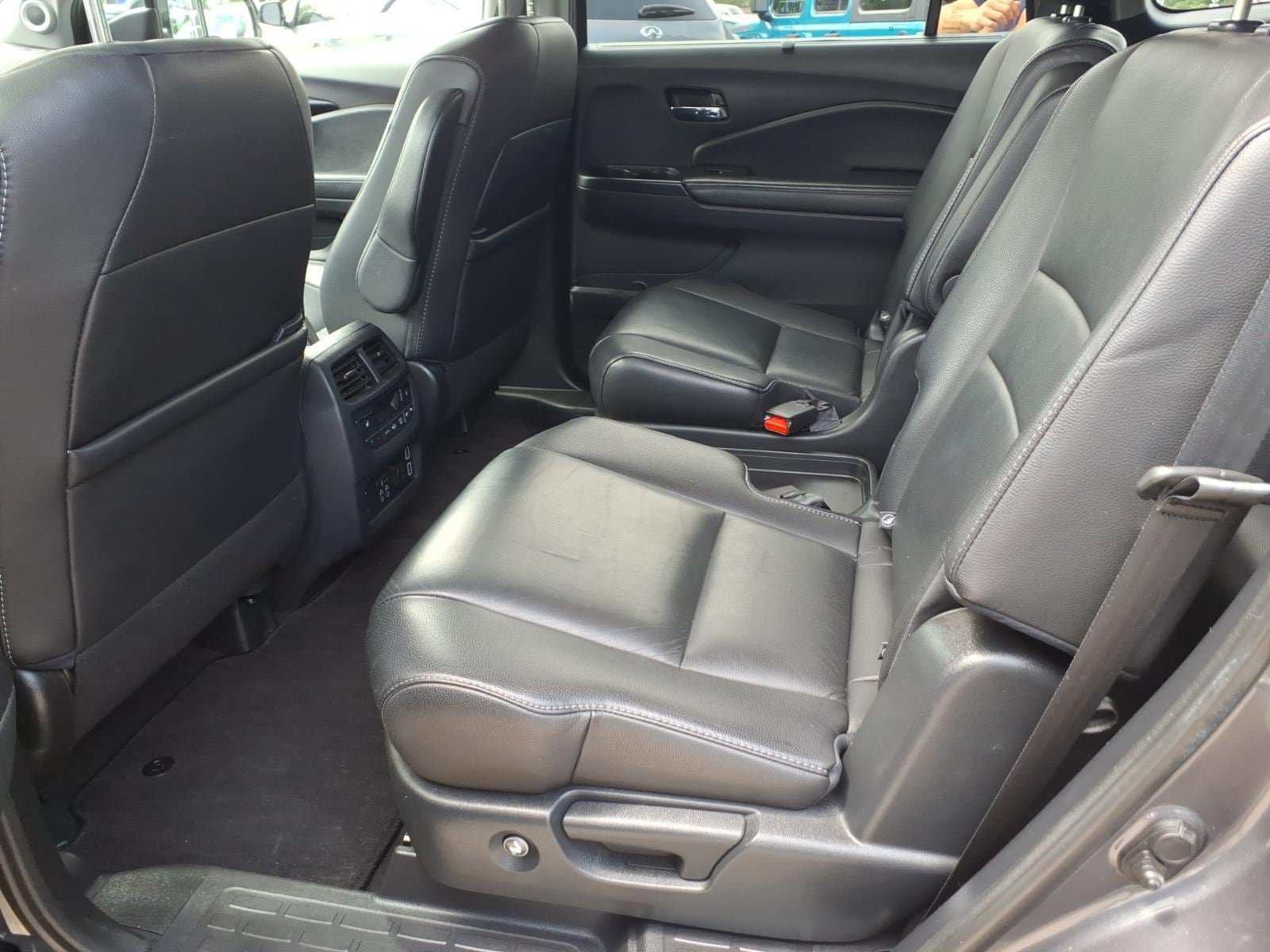 Used 2019 Honda Pilot Touring image 12
