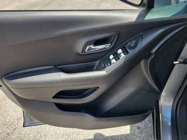 Used 2019 Chevrolet Trax LT w/ LT Convenience Package FWD image 23