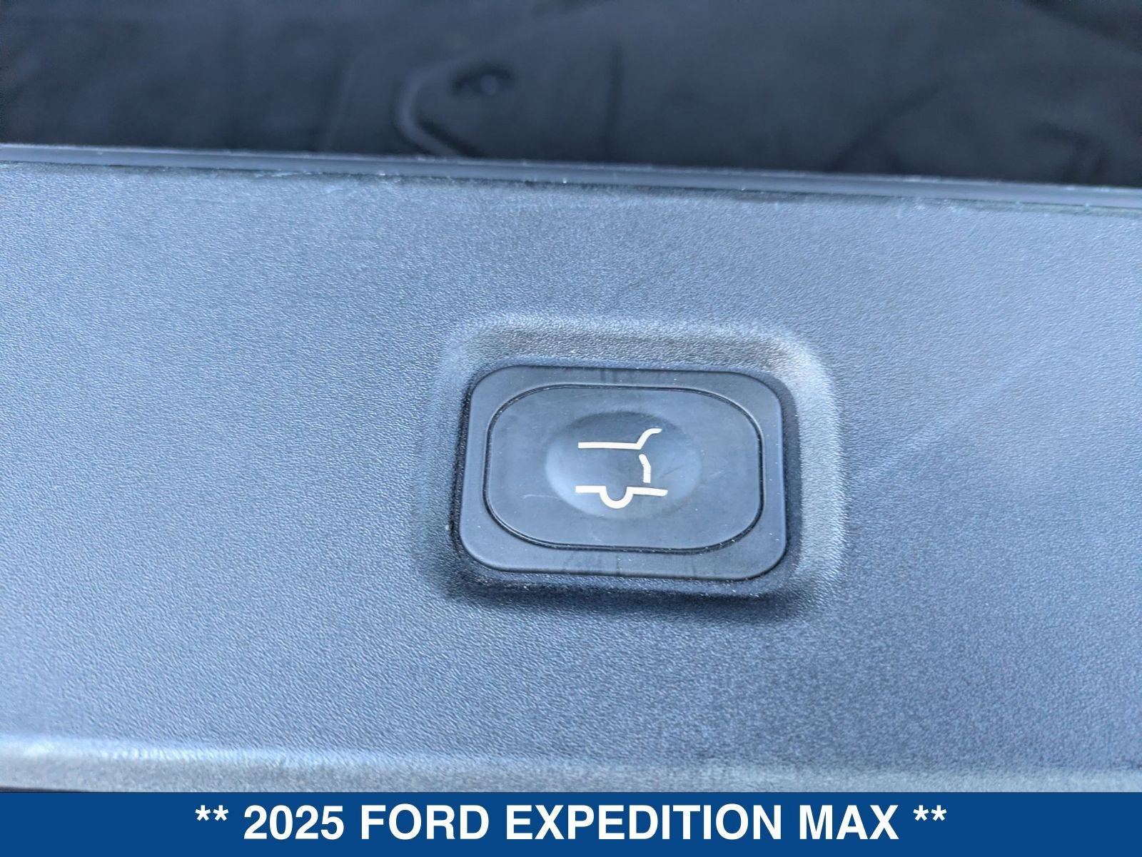 Certified 2025 Ford Expedition Max Platinum image 15