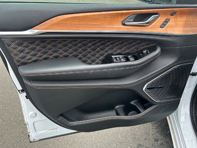 Used 2024 Jeep Grand Cherokee L Summit image 17