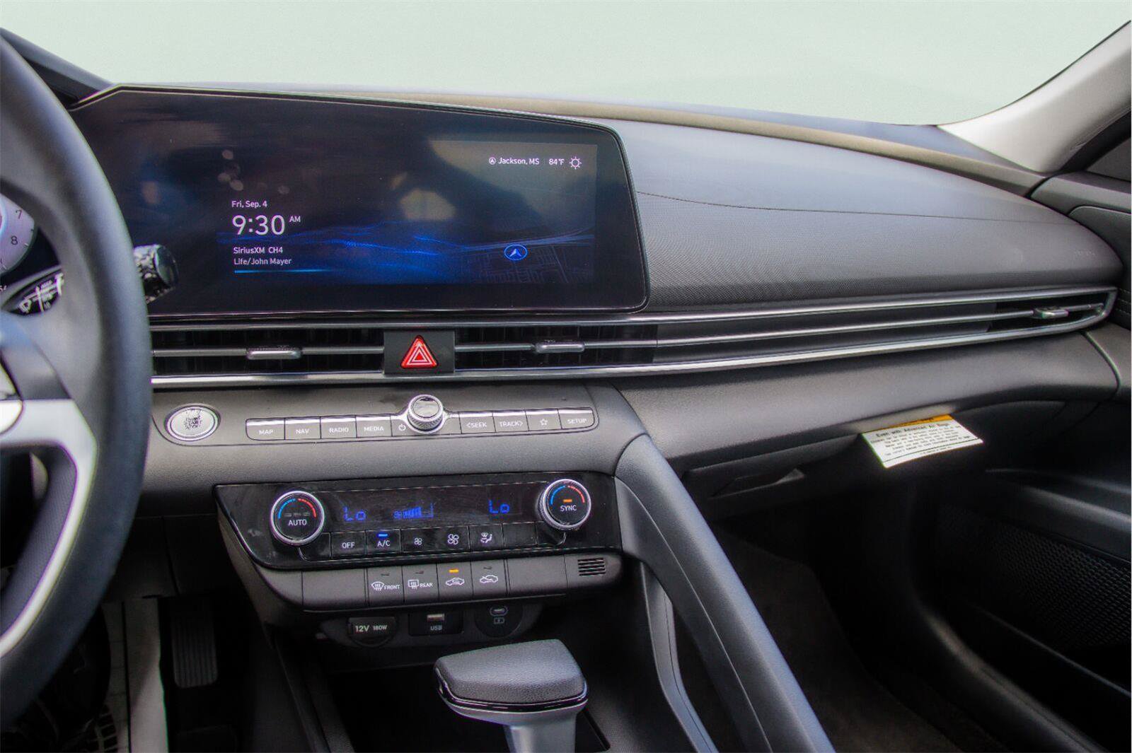 Used 2024 Hyundai Elantra SEL FWD image 11