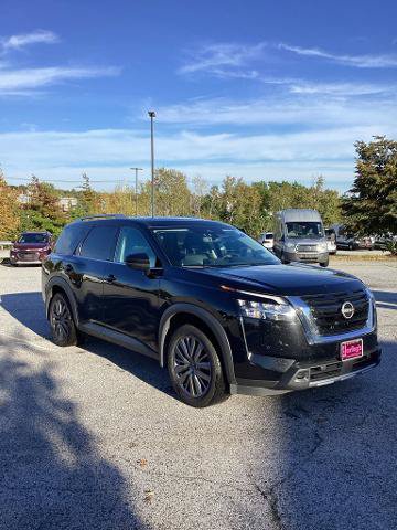 Used 2023 Nissan Pathfinder SL w/ SL Premium Package AWD/4WD image 2