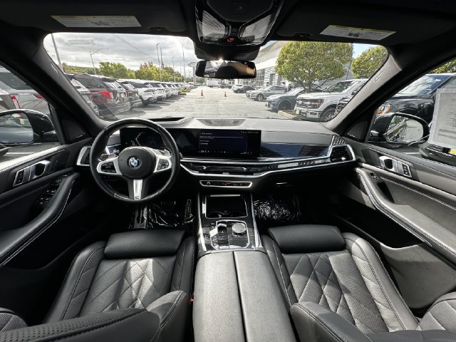 Used 2024 BMW X5 xDrive40i w/ M Sport Package AWD/4WD image 3