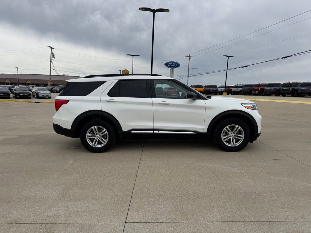 Certified 2023 Ford Explorer XLT w/ Equipment Group 202A AWD/4WD image 4