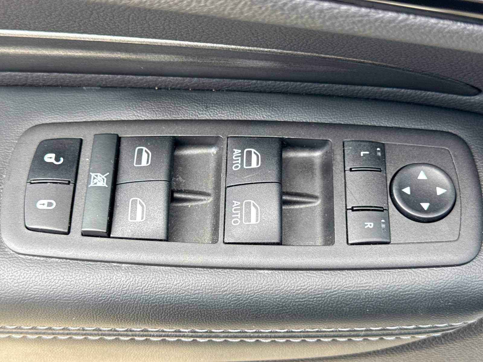 Used 2023 Dodge Durango SXT w/ SXT Blacktop Group AWD/4WD image 16