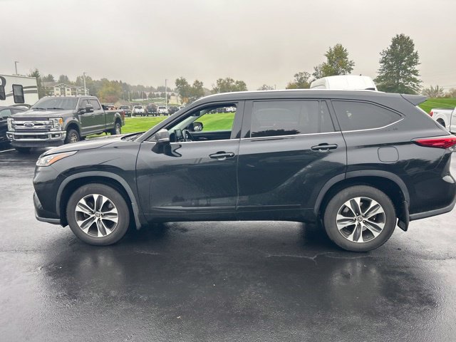 Used 2020 Toyota Highlander XLE AWD/4WD image 5