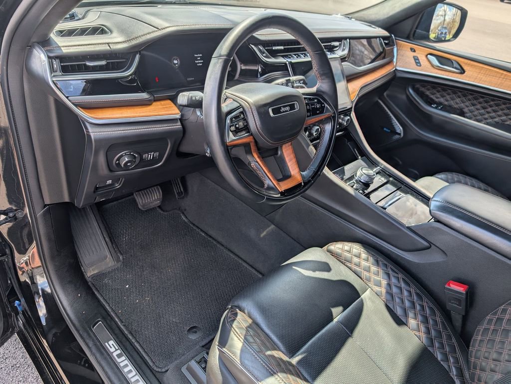 Used 2023 Jeep Grand Cherokee L Summit AWD/4WD image 10