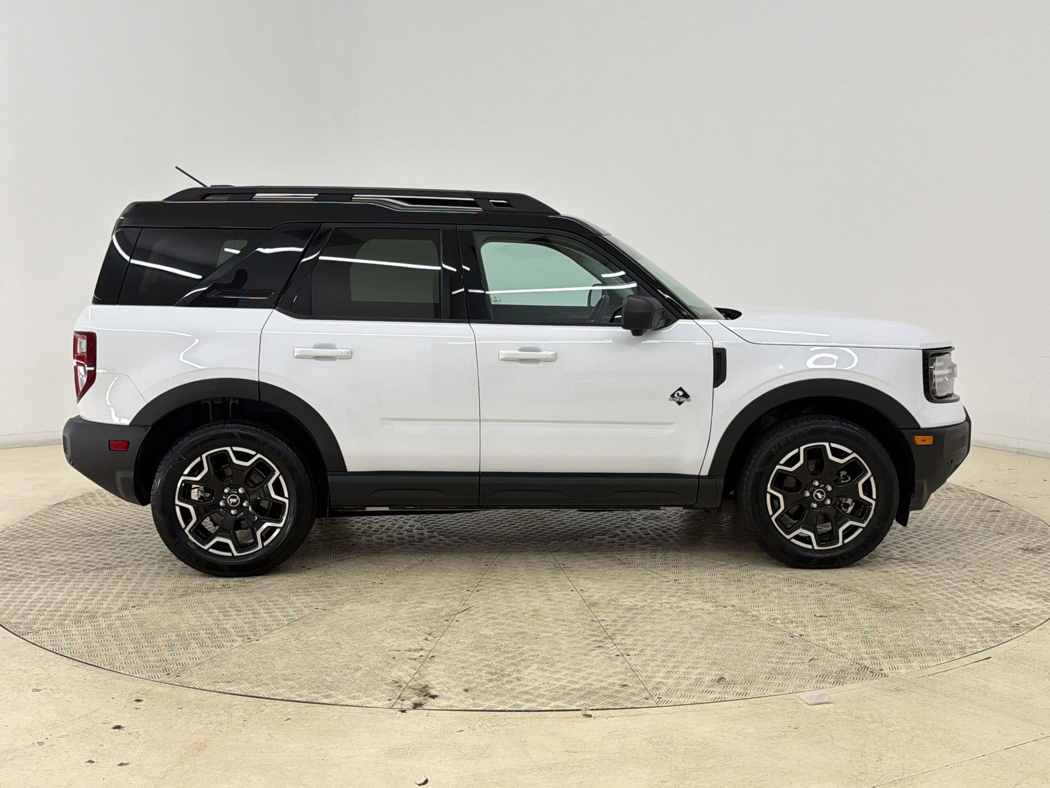Certified 2025 Ford Bronco Sport Outer Banks w/ Outer Banks Tech Package+ AWD/4WD image 8