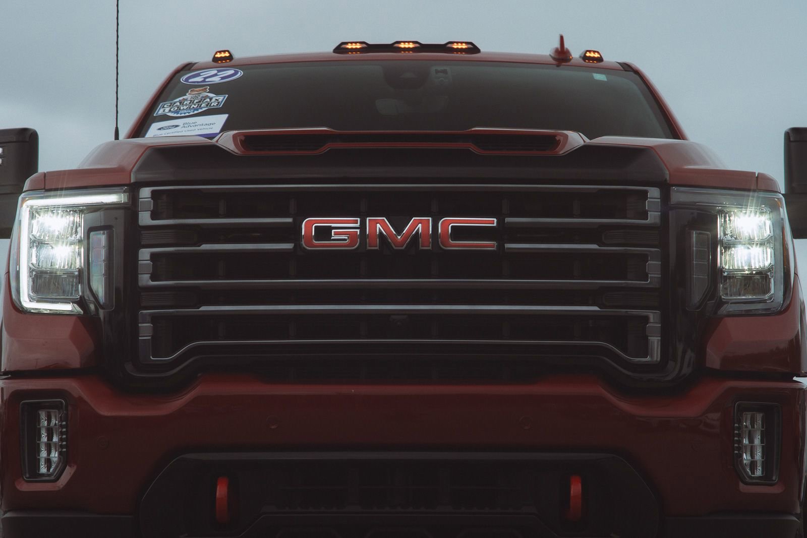 Used 2022 GMC Sierra 2500 AT4 w/ AT4 Premium Plus Package AWD/4WD image 3