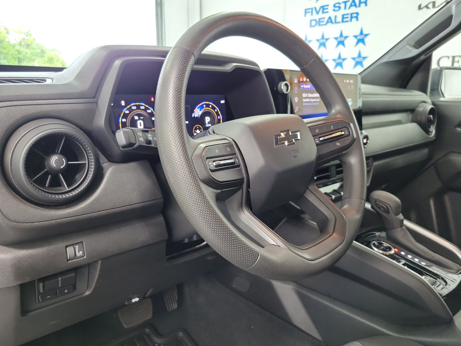 Used 2025 Chevrolet Colorado Trail Boss AWD/4WD image 10