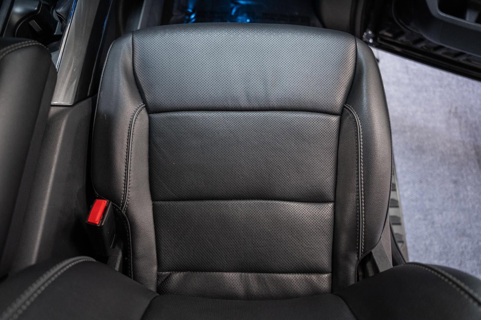 Certified 2022 Ford F150 Lariat w/ Equipment Group 502A High image 39