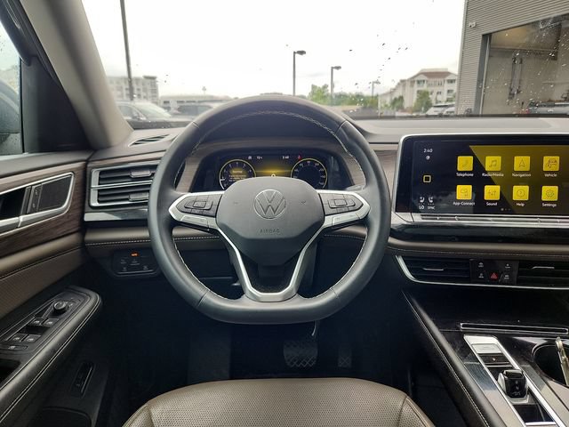 Used 2024 Volkswagen Atlas SEL AWD/4WD image 9