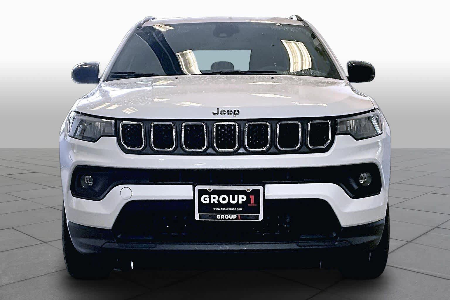 Used 2024 Jeep Compass Latitude AWD/4WD image 4