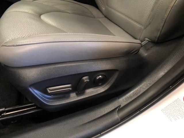 Used 2019 Toyota Avalon Limited image 11