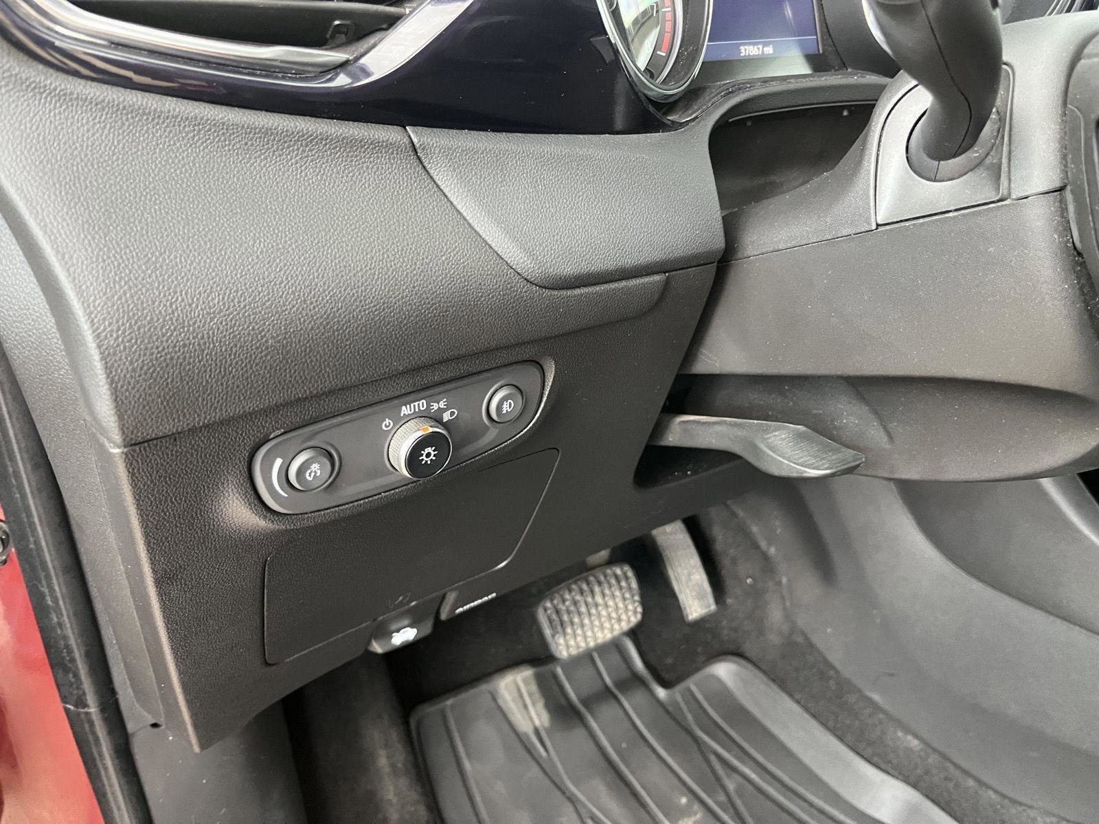 Used 2022 Buick Encore GX Select w/ Sport Touring Package image 12