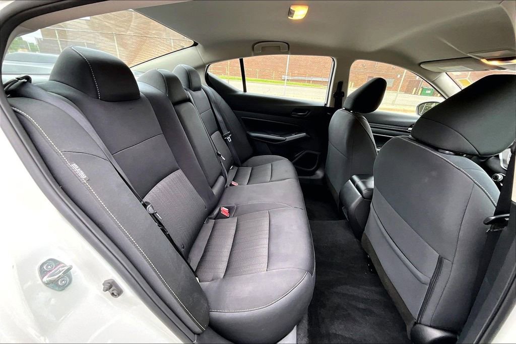 Used 2025 Nissan Altima 2.5 SV FWD image 25