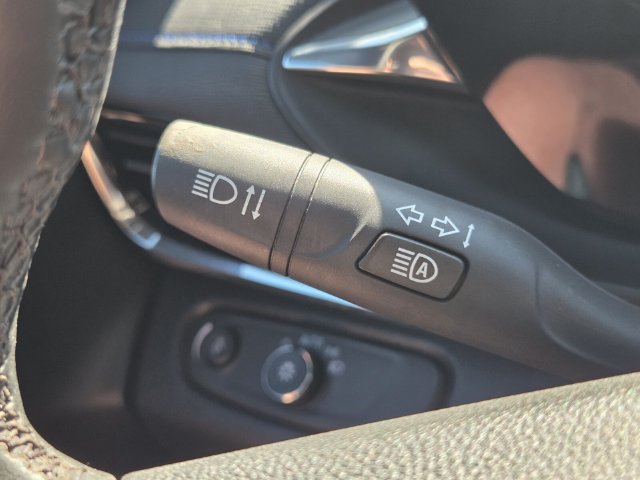 Used 2025 Buick Envista Sport Touring w/ Convenience I Package FWD image 32