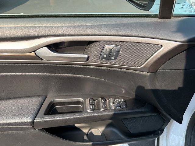 Certified 2017 Ford Fusion SE w/ Fusion SE Technology Package FWD image 21