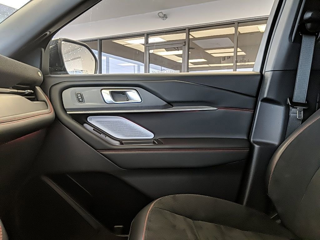 Certified 2025 Ford Explorer ST image 25