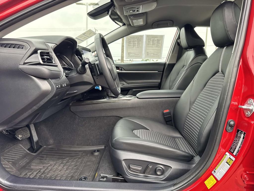 Used 2023 Toyota Camry SE image 19