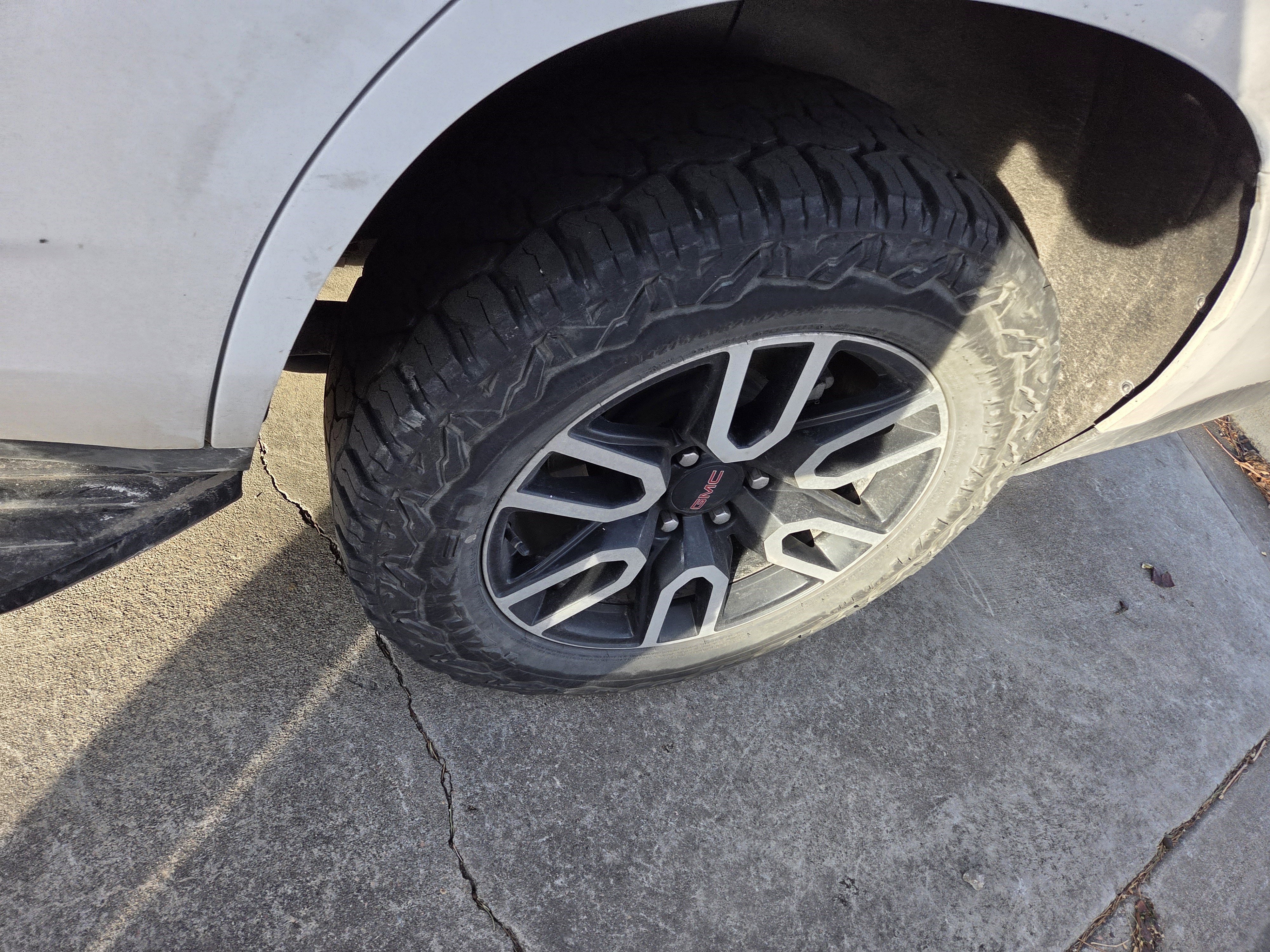 Used 2023 GMC Yukon AT4 w/ Technology Package image 12